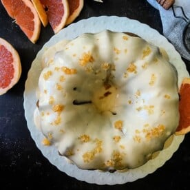 grapefruit cake and grapefruit slices