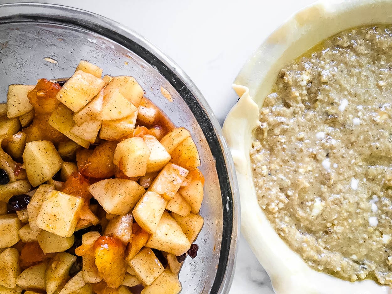 bowl of apples and empty pie crust