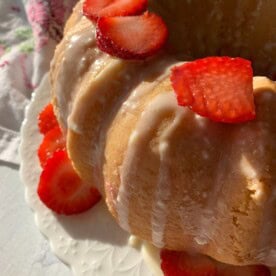 featured image for Strawberry Poke Cake Without Gelatin