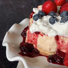 featured image for Easy Pavlova Recipe with fresh berries