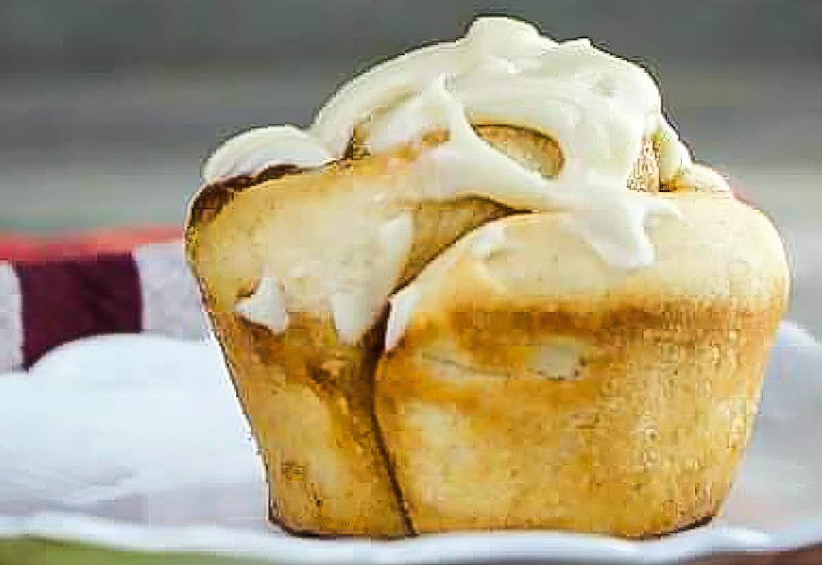 A cinnaomon bun with lots of thick frosting.