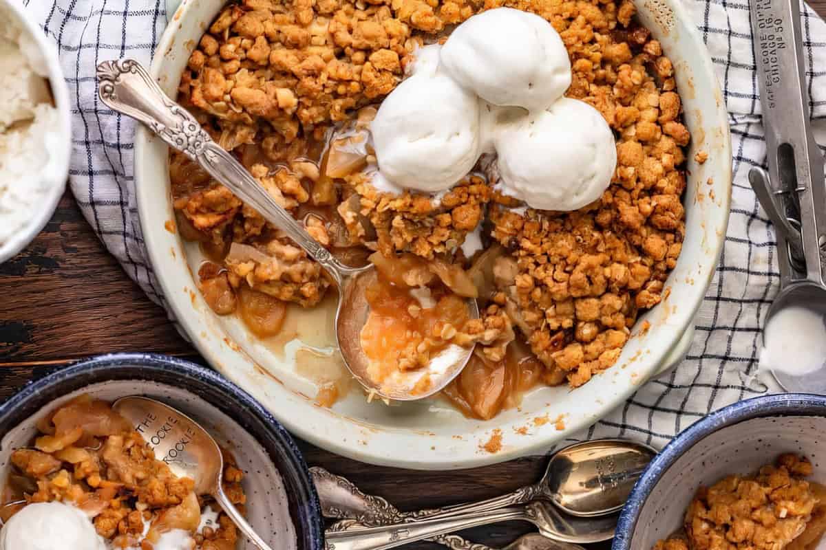 A delightful Easy Apple Crisp Recipe